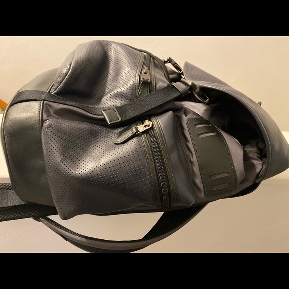 Coach Trek Pak Perforated - Midnight Navy/Graphite - Picture 4 of 8